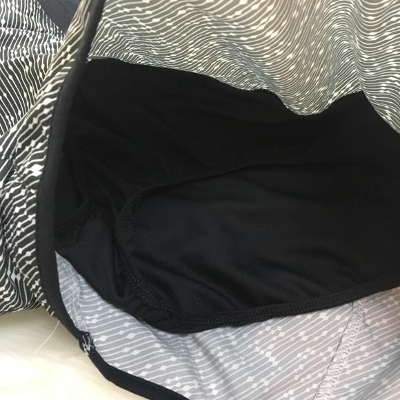 Nike Dri Fit Black and White active shorts - Picture 5 of 5